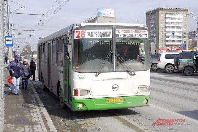 42% новосибирцев ездят на работу на общественном транспорте