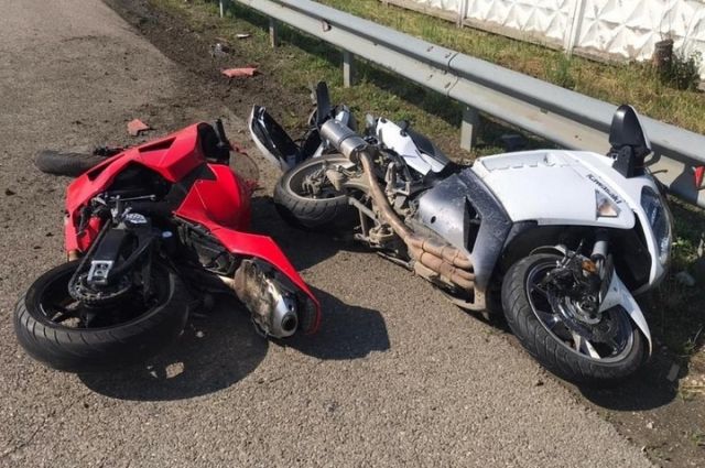 Двое мотоциклистов пострадали в аварии на трассе возле Адыгейска