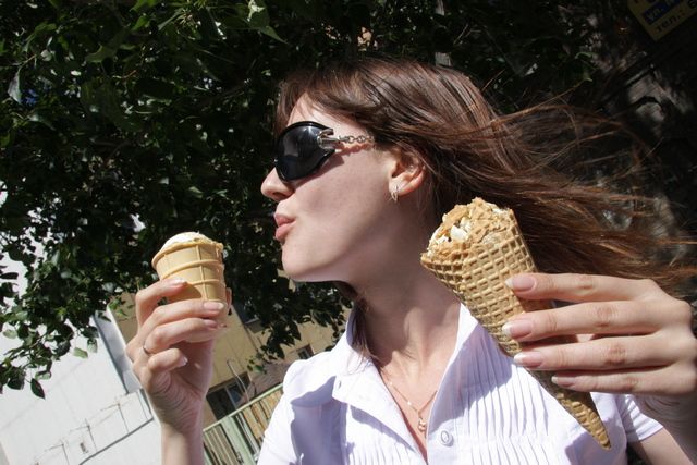 Плесень и фальсификат: в Роскачестве назвали опасные марки мороженого