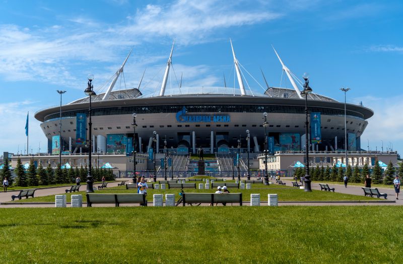 Баннеры и флаги в преддверии чемпионата Европы по футболу - 2020 у стадиона «Газпром Арена»