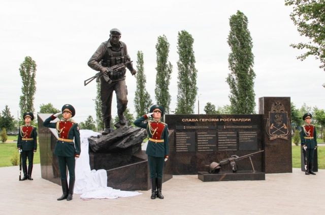 В Нижнем Новгороде 10 июня открылся памятник «Слава Героям Росгвардии»
