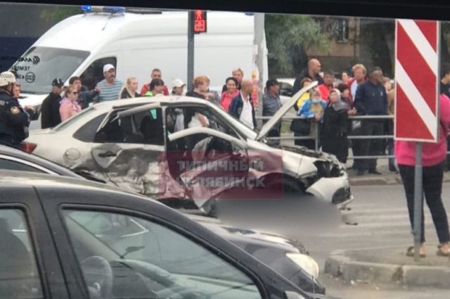 В Ленинском районе Челябинска столкнулись пять автомобилей