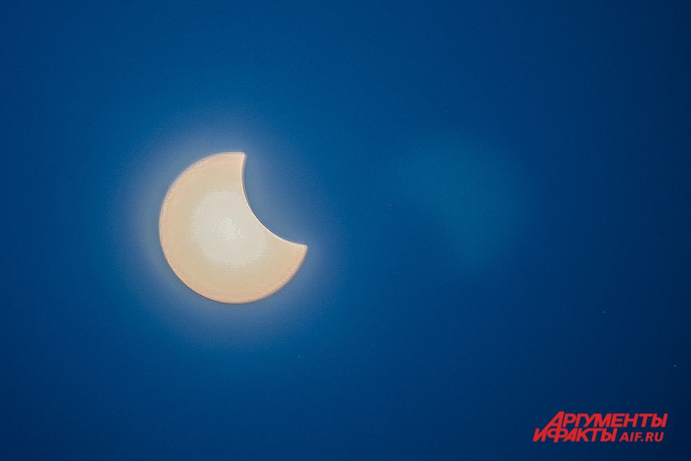 Пик солнечного затмения 10 июня 2021 года. Вид из Перми.