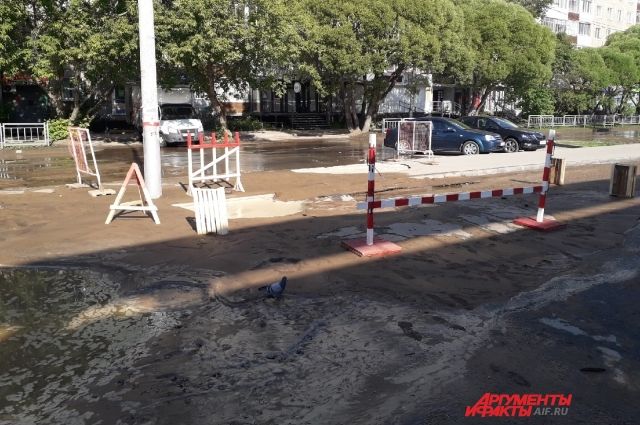 В Перми из-за прорыва трубы затопило улицу Комиссара Пожарского