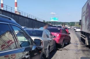 «Масштабное ДТП»: в Киеве на Южном мосту столкнулись шесть автомобилей