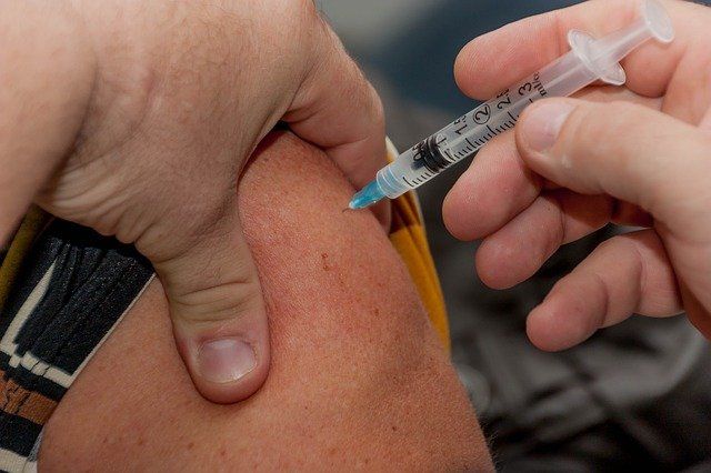 За минувшие сутки вакцину от COVID получили более 5 тысяч человек