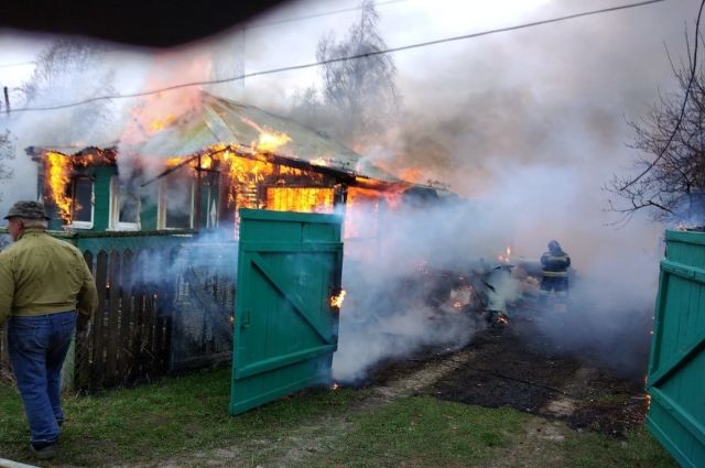 В Струнино сгорел чвстный дом площадью 120 квадратных метров