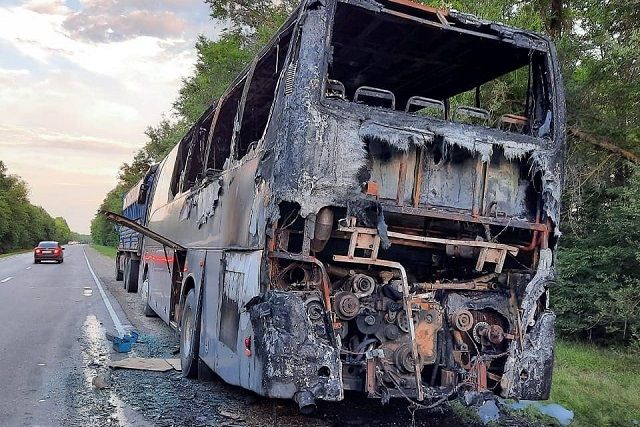 Вспыхнувший на Ставрополье туристический автобус вёз 29 детей из Пятигорска