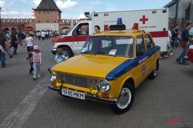 Выставка раритетных автомобилей в День России