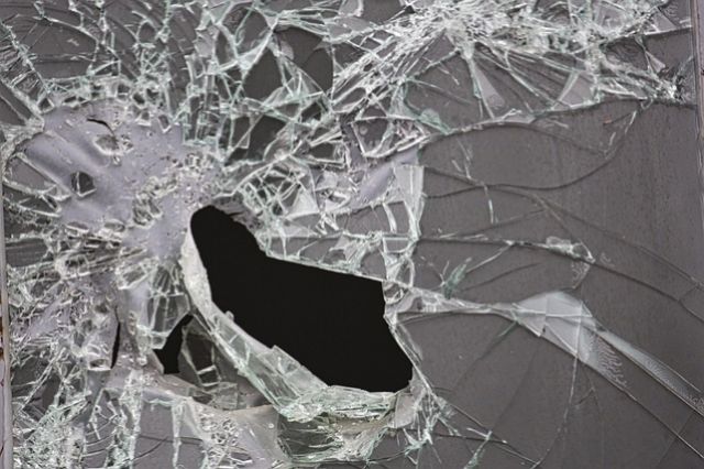 «Врезался в ограждение»: в Пермском крае в ДТП погиб 28-летний водитель
