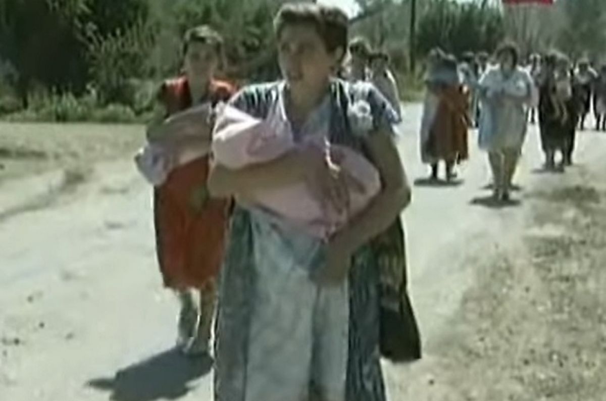 Мать террориста просит его отпустить. Буденновск 14 июня 1995 года. Захват заложников в Буденновске 1995.