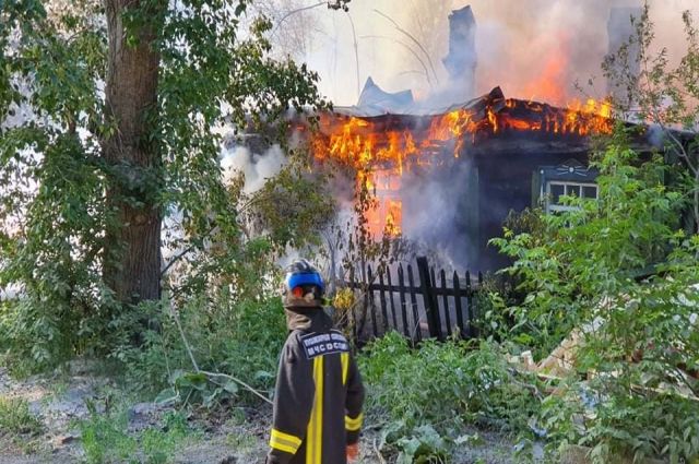 Пожар в частном секторе Екатеринбурга: ФОТО
