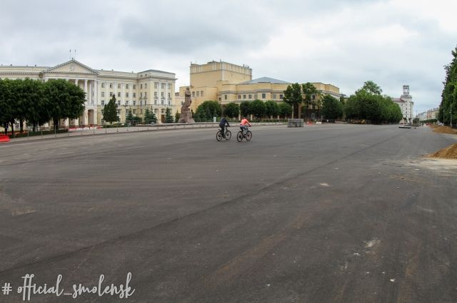 В Смоленске продолжают ремонтировать площадь Ленина