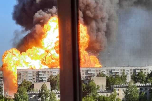Появилось видео момента взрыва и пожара на газовой заправке в Новосибирске