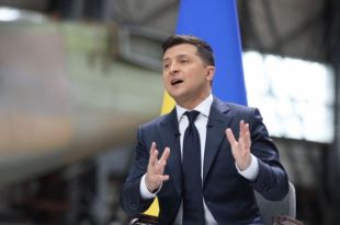 «Пока депутаты работают»: Зеленский не видит смысла распускать Раду