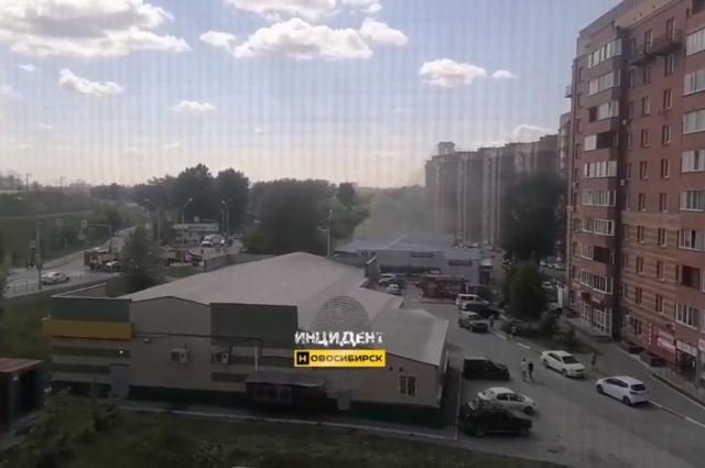 Более 30 человек эвакуировали из горящей «Пятерочки» в Новосибирске