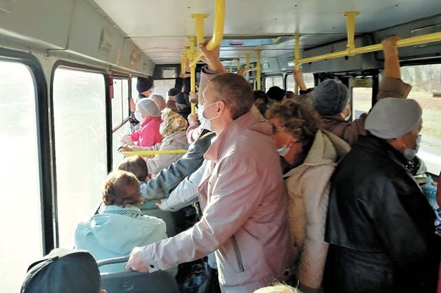 В Омске кондукторам запретили высаживать из транспорта детей без билетов