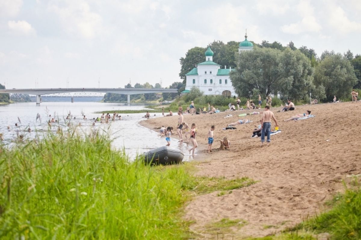 Купаться в реке Великой в Пскове может быть опасно | АиФ Псков