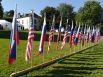 Флаги РФ и США на территории виллы Ла Гранж