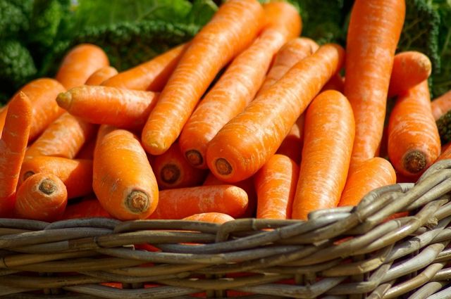 В Оренбурге за 1 кг моркови просят 90 рублей.