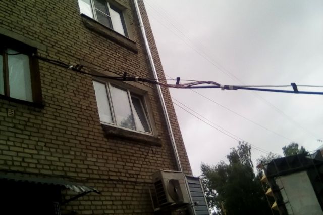На 71 улице Нижнего Новгорода демонтируют старые провода