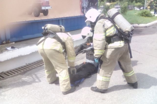 В Хабаровске пожарные провели состязания по работе в экстремальных условиях