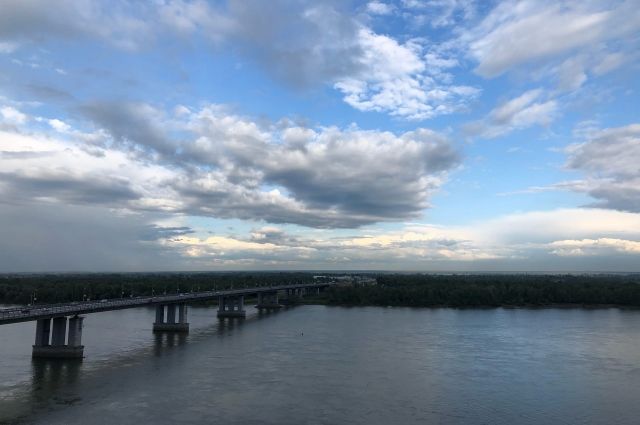 В Барнауле женщина упала в Обь с Нового моста