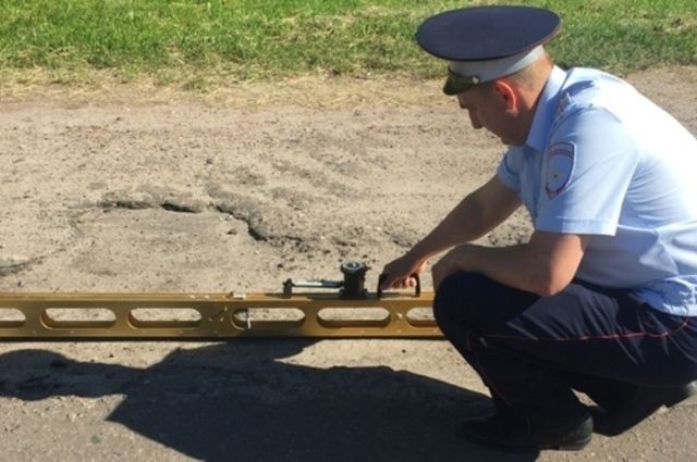 Брянские полицейские проверили состояние дорог в деревне Молчаново