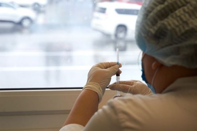 Обязательную вакцинацию могут ввести для работников мэрии Новосибирска
