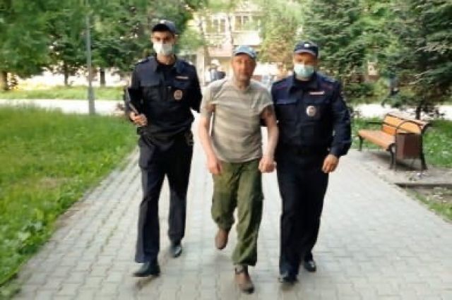 На нарушителей в сквере на улице Пузакова составили восемь протоколов