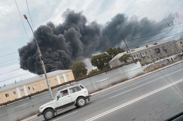 Площадь пожара на складе покрышек в Новосибирске выросла в пять раз