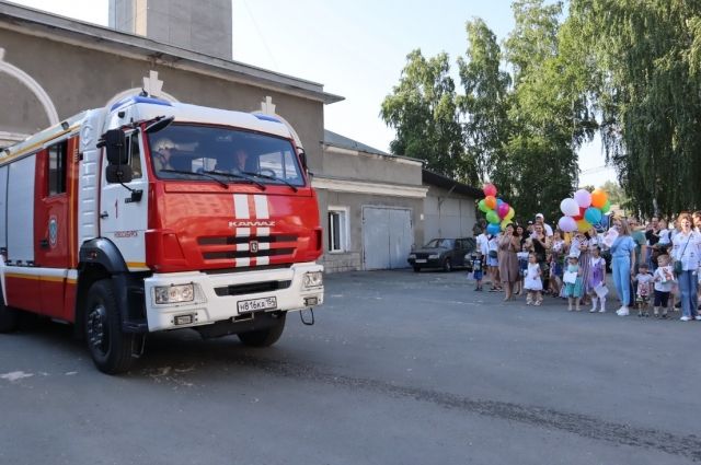 Жители Новосибирска поблагодарили пожарных за ликвидацию взрыва на АГЗС