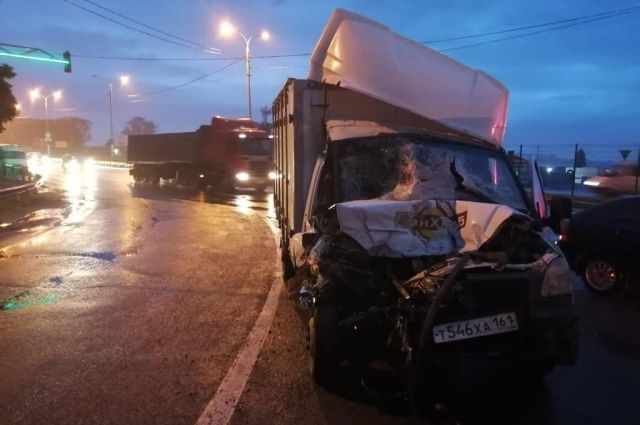 27-летнего парня госпитализировали после ночного ДТП под Ростовом