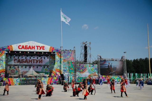 Как прошёл Сабантуй в Челнах: скачки, борьба батыров и праздничный салют