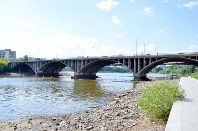 Макаровский мост в Екатеринбурге перекроют в июле на реконструкцию