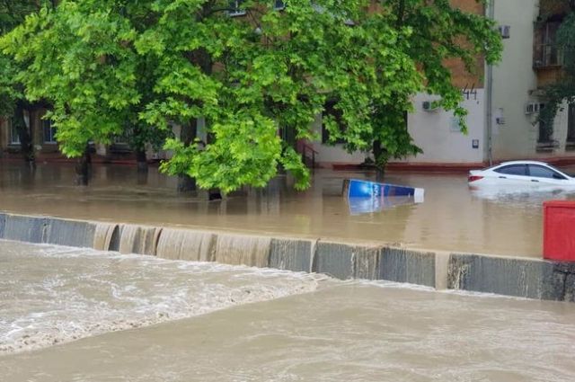 Власти Керчи начнут выплачивать компенсации пострадавшим от наводнения
