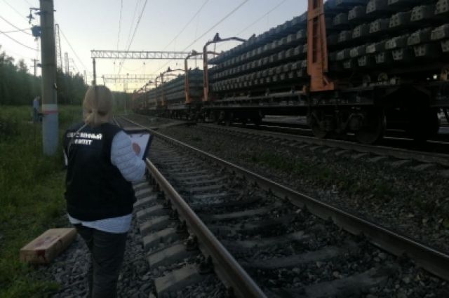 Грузовой поезд переехал руку железнодорожнику в Челябинской области