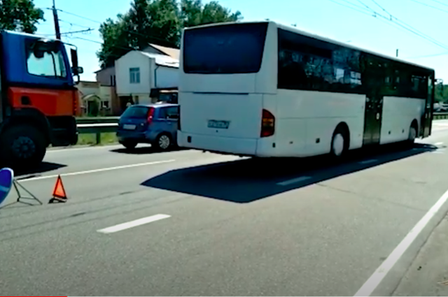 В Калининграде женщина и ребенок получили травмы, упав в автобусе