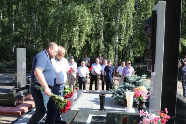 В Пензе почтили память экс-главы региона Василия Бочкарева