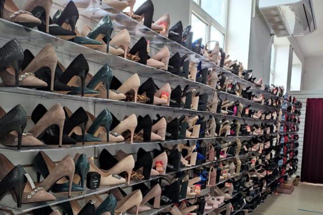 Более 5 тыс. пар немаркированной обуви выявили дагестанские таможенники