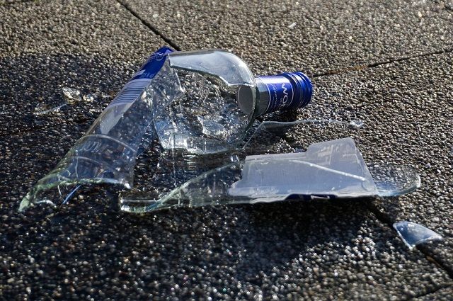 Нетрезвый пассажир ударил разбитой бутылкой водителя маршрутки в Челябинске