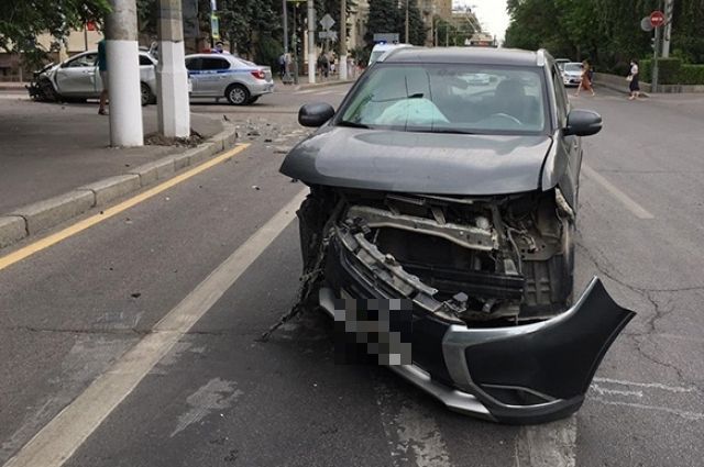 В столкновении машин у обладминистрации в Волгограде пострадал один человек
