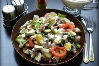 Теплый овощной салат со сливочным соусом: рецепт нежного блюда