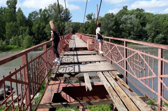 Мост раздора. Дырявое сооружение угрожает жизни майкопчан