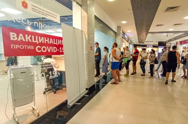 Жители Новосибирска пожаловались на нехватку вакцины в мобильных пунктах