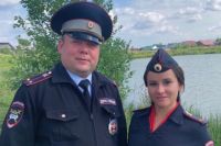 Лейтенант полиции Константин Гаврилин и инспектор по пропаганде безопасности дорожного движения лейтенант Анастасия Шардакова не допустили жертв на пожаре.