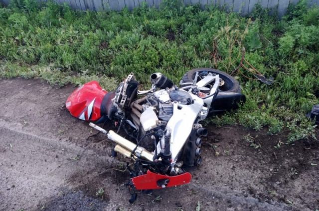 Мотоциклист разбился при наезде на ЛЭП в Новосибирской области