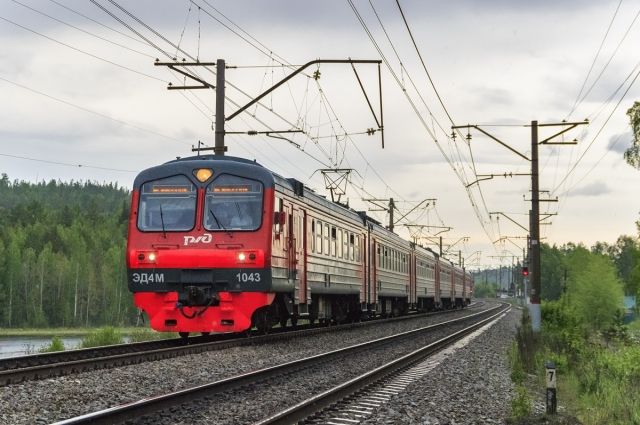 На Кубани скорый поезд «Москва-Сухум» столкнулся с экскаватором