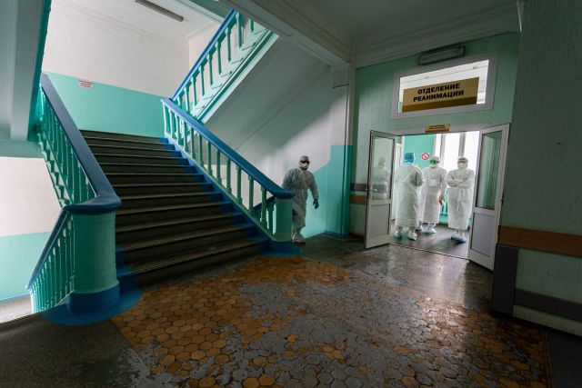 Почти 300 человек попали в реанимации с коронавирусом в Новосибирске