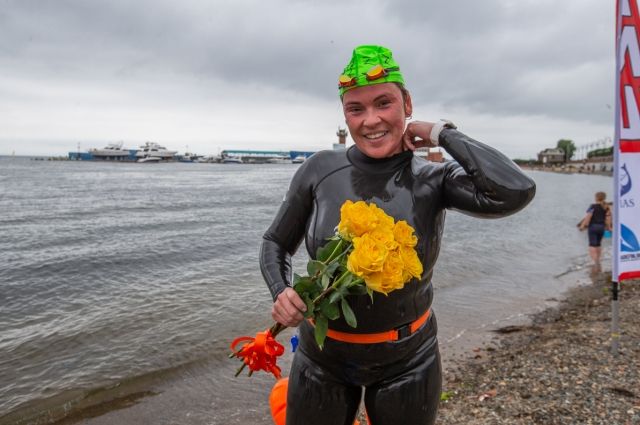 Участники марафонского заплыва преодолели 12 км Амурского залива